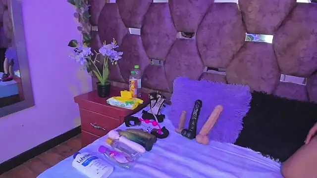 Snapshot of Thiana_Taylor chatting on November 2025 12:19:02 PM Thiana Taylor online show from November 2025 12:19:02 PM