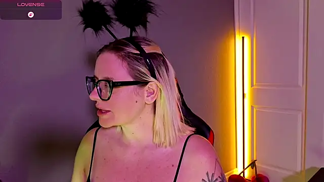 Charlies world online show from October 2025 05:25:01 PM