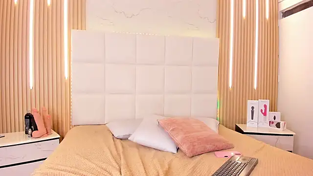 Elody rousse online show from December 2025 12:21:02 PM