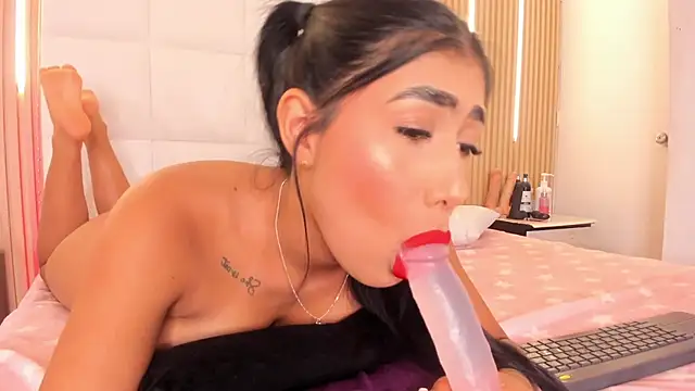 Elody rousse online show from February 2026 12:50:01 PM