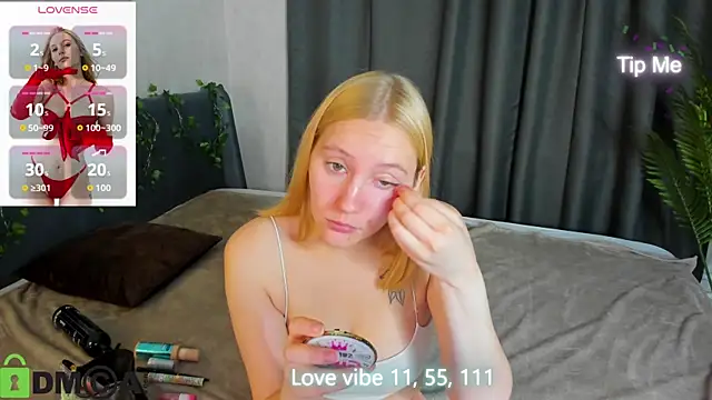 Snapshot of Anna_Chelsea chatting on October 2025 01:03:01 AM Anna Chelsea online show from October 2025 01:03:01 AM