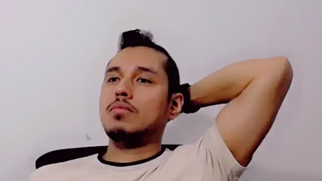 Snapshot of ColombiaStrip chatting on October 2025 10:47:02 PM ColombiaStrip online show from October 2025 10:47:02 PM