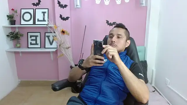 Snapshot of ColombiaStrip chatting on October 2025 12:56:02 AM ColombiaStrip online show from October 2025 12:56:02 AM