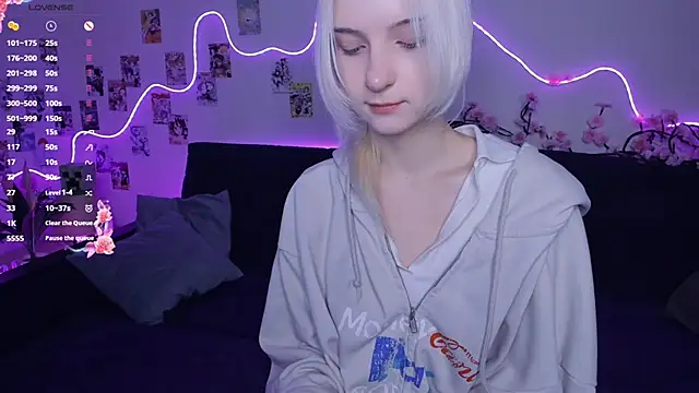 Snapshot of Megan--chan chatting on November 2025 09:31:02 PM Megan--chan online show from November 2025 09:31:02 PM