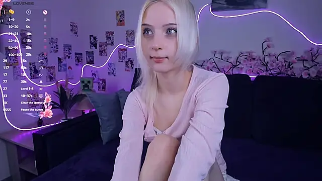 Snapshot of Megan--chan chatting on November 2025 07:24:01 PM Megan--chan online show from November 2025 07:24:01 PM