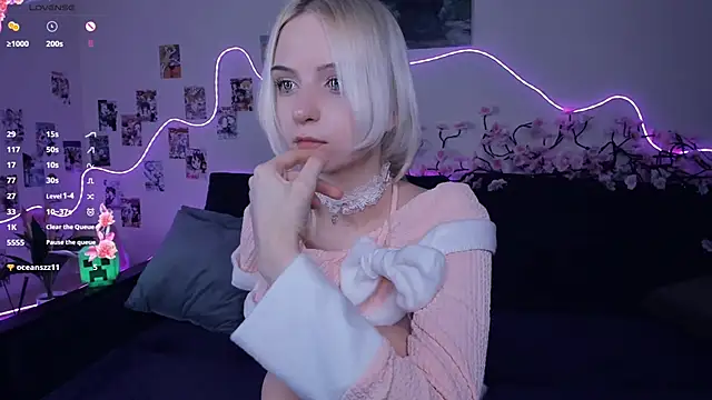 Snapshot of Megan--chan chatting on November 2025 08:12:01 PM Megan--chan online show from November 2025 08:12:01 PM