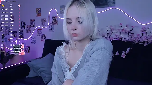 Snapshot of Megan--chan chatting on December 2025 07:10:01 PM Megan--chan online show from December 2025 07:10:01 PM