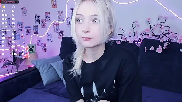 Snapshot of Megan--chan chatting on January 2026 05:15:01 PM Megan--chan online show from January 2026 05:15:01 PM