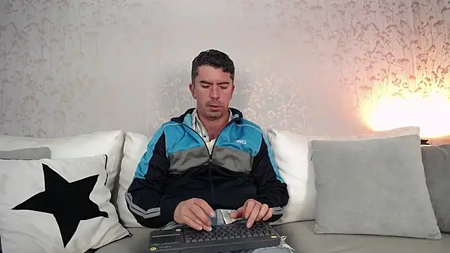 JuanKFit 45 online show from November 2025 01:34:02 PM