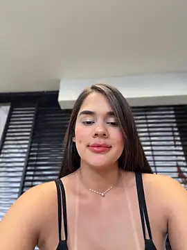 Snapshot of BellaLeclair chatting on June 2026 05:37:01 PM BellaLeclair online show from June 2026 05:37:01 PM