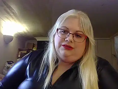 Snapshot of Kinkyhousewife83 chatting on September 2025 04:23:02 PM Kinkyhousewife83 online show from September 2025 04:23:02 PM