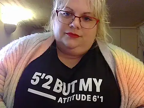 Snapshot of Kinkyhousewife83 chatting on October 2025 06:52:01 PM Kinkyhousewife83 online show from October 2025 06:52:01 PM