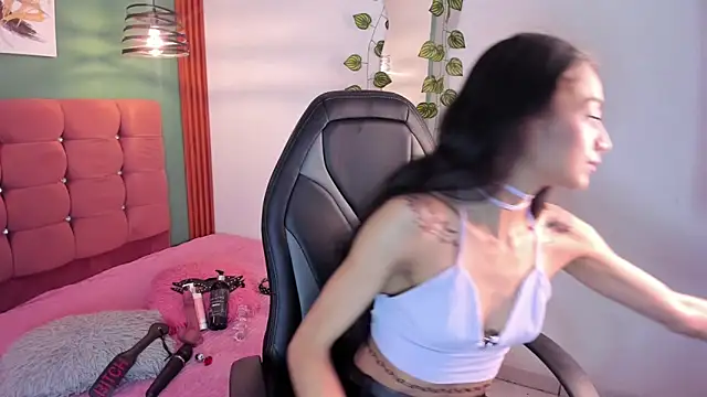 raven smith  online show from December 2025 04:41:02 AM