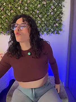 Snapshot of Katheerine chatting on December 2025 01:35:01 AM Katheerine online show from December 2025 01:35:01 AM