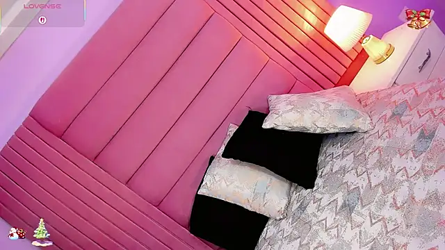 Valeria Rouss online show from December 2025 09:00:01 PM