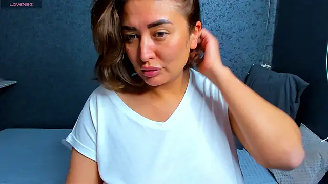 Snapshot of Olivia_Buckby chatting on November 2025 04:51:02 PM Olivia Buckby online show from November 2025 04:51:02 PM