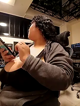 Snapshot of KITY_HILL chatting on March 2026 03:35:02 AM KITY HILL online show from March 2026 03:35:02 AM