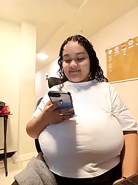 Snapshot of KITY_HILL chatting on March 2026 12:37:02 AM KITY HILL online show from March 2026 12:37:02 AM