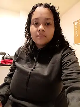 Snapshot of KITY_HILL chatting on April 2026 01:33:01 AM KITY HILL online show from April 2026 01:33:01 AM