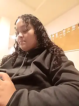 Snapshot of KITY_HILL chatting on April 2026 01:00:01 AM KITY HILL online show from April 2026 01:00:01 AM