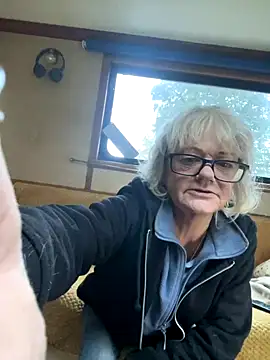 ladyboatlady online show from November 2025 03:34:02 PM