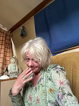 Snapshot of ladyboatlady chatting on April 2026 05:59:01 PM ladyboatlady online show from April 2026 05:59:01 PM