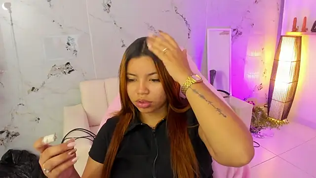 scarlett enjoy1 online show from November 2025 01:32:01 PM