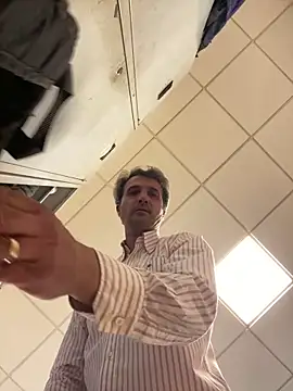 Snapshot of sasatimido chatting on April 2026 04:07:02 PM sasatimido online show from April 2026 04:07:02 PM