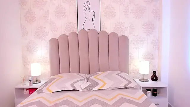 Snapshot of ShaynaHosk chatting on November 2025 08:40:02 PM ShaynaHosk online show from November 2025 08:40:02 PM