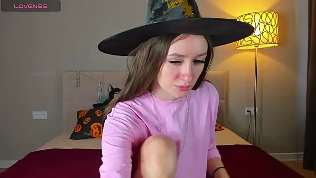 Snapshot of cutienaughtygirl chatting on October 2025 09:28:01 AM cutienaughtygirl online show from October 2025 09:28:01 AM