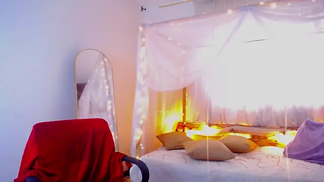 loreaniss online show from December 2025 08:05:01 PM