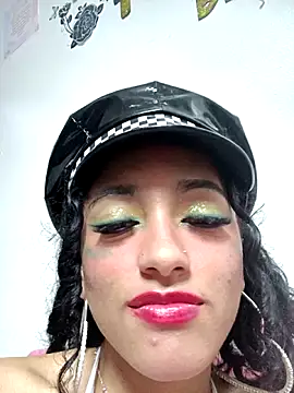 Kylie Moan online show from November 2025 05:20:01 AM