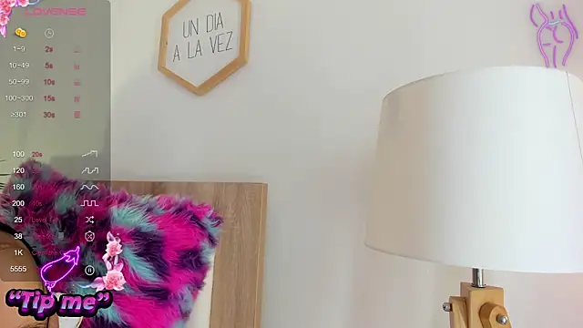 Hadid Jimenez  online show from November 2025 06:40:01 PM