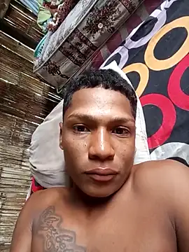 Snapshot of Davir2001 chatting on February 2026 01:12:02 PM Davir2001 online show from February 2026 01:12:02 PM