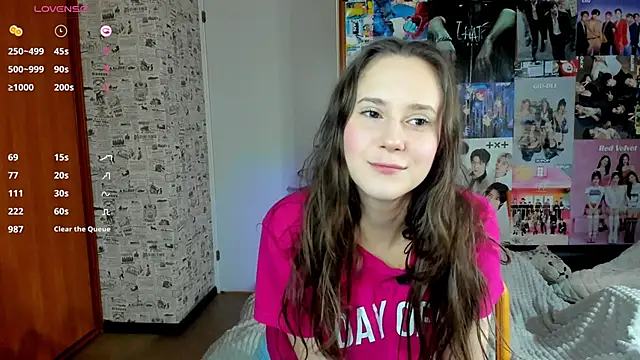 Snapshot of LucyRose3 chatting on October 2025 05:18:02 AM LucyRose3 online show from October 2025 05:18:02 AM