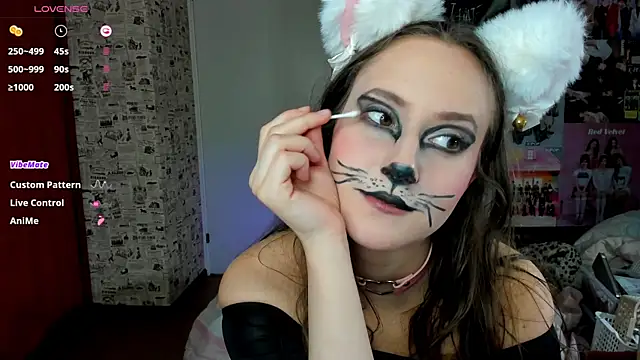 Snapshot of LucyRose3 chatting on October 2025 05:47:03 PM LucyRose3 online show from October 2025 05:47:03 PM