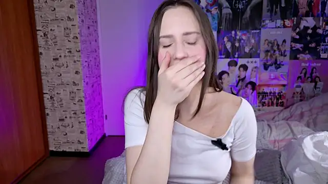 Snapshot of LucyRose3 chatting on November 2025 04:28:02 AM LucyRose3 online show from November 2025 04:28:02 AM