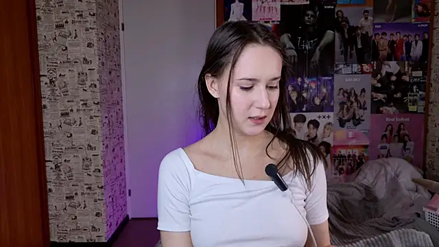 Snapshot of LucyRose3 chatting on December 2025 01:15:01 PM LucyRose3 online show from December 2025 01:15:01 PM