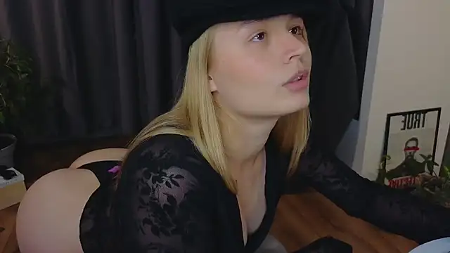 lisa schiele online show from October 2025 08:15:02 PM