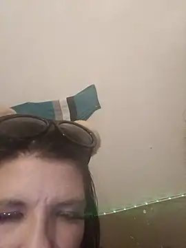 Snapshot of Neveah1 chatting on November 2025 07:13:02 AM Neveah1 online show from November 2025 07:13:02 AM