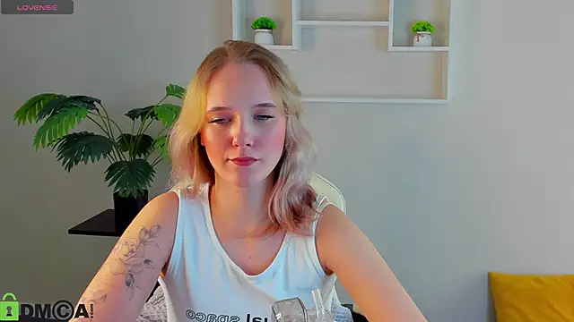 Snapshot of Casey_Sweeet chatting on October 2025 02:50:01 PM Casey Sweeet online show from October 2025 02:50:01 PM