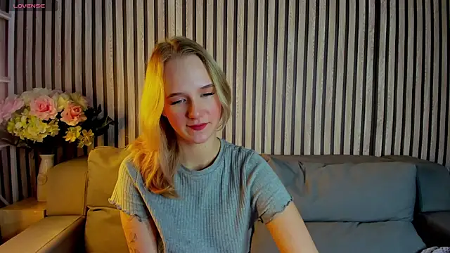 Snapshot of Casey_Sweeet chatting on October 2025 04:07:01 PM Casey Sweeet online show from October 2025 04:07:01 PM