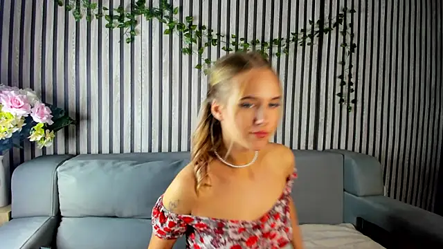 Snapshot of Casey_Sweeet chatting on November 2025 05:14:01 PM Casey Sweeet online show from November 2025 05:14:01 PM