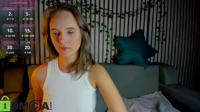 Snapshot of Casey_Sweeet chatting on December 2025 04:27:01 PM Casey Sweeet online show from December 2025 04:27:01 PM