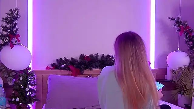 Snapshot of AriWild chatting on December 2025 04:43:01 AM AriWild online show from December 2025 04:43:01 AM