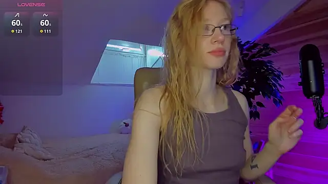 AuroraShoww online show from October 2025 07:44:01 AM