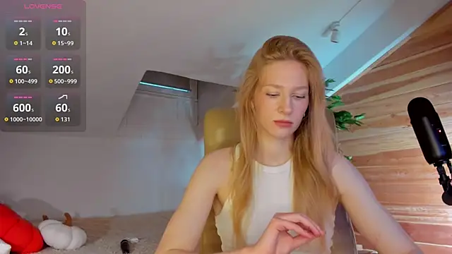 AuroraShoww online show from November 2025 01:34:02 PM