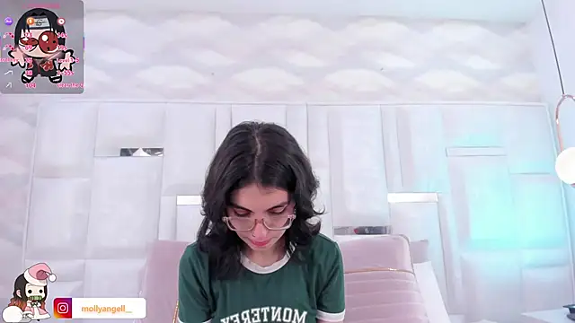 Snapshot of Im_Molly_Angel chatting on December 2025 08:06:02 PM Im Molly Angel online show from December 2025 08:06:02 PM