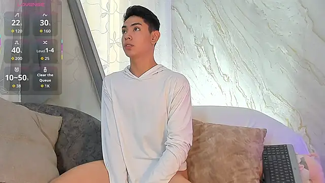 LoganTwink18 online show from March 2026 01:37:01 PM