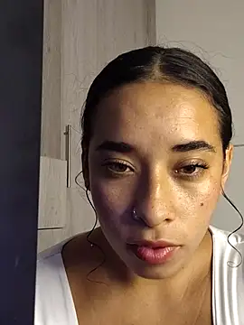 Valenn fernandez online show from April 2026 10:41:02 PM